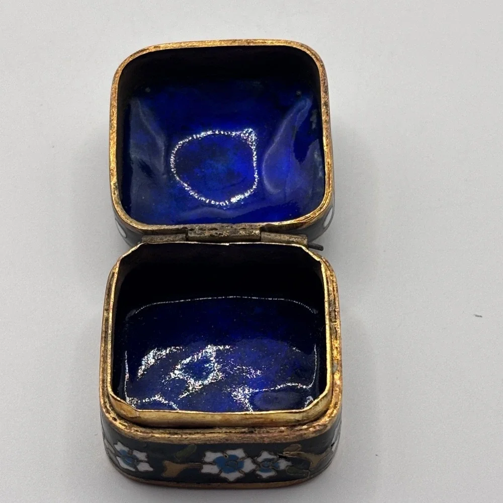 Vintage Cloisonné Multicolor Enamel Gold tone Trinket Pill Box 1.25